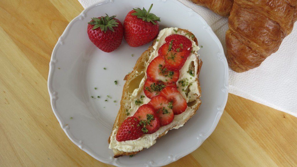 jahodovy-croissant_new-1024x576-2624730