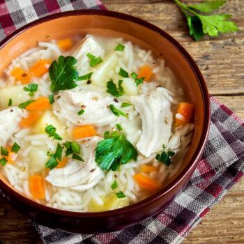chickensoupwithnoodlesandvegetablesinbowloverrustic