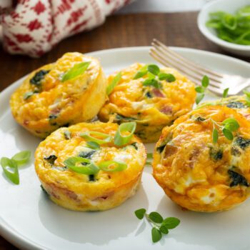 healthyspinachandbaconeggmuffinshighproteinandlow