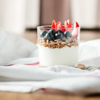 dezerty-s-jogurtem-a-ovocem-za-5-minut-recept