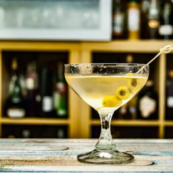 dirty-martini-koktejl-recept