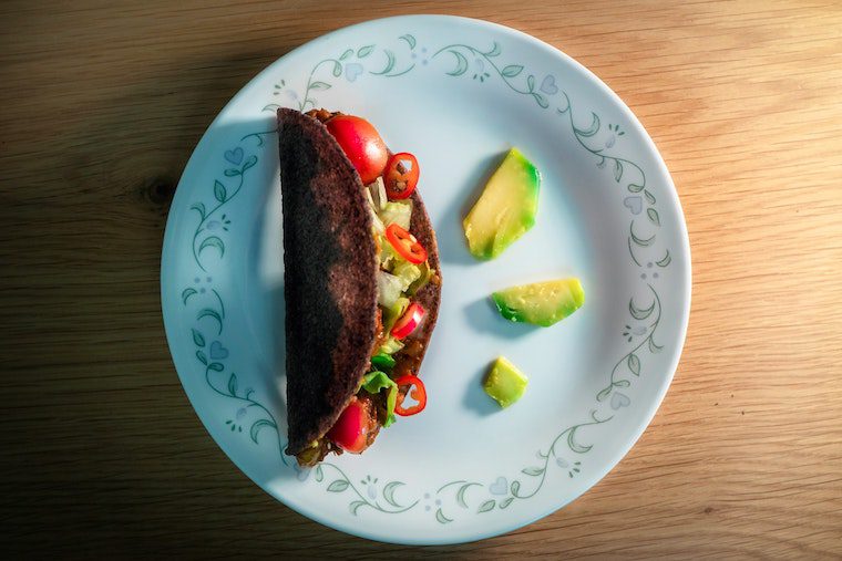 vegetarianske-tacos-s-avokadem-recept