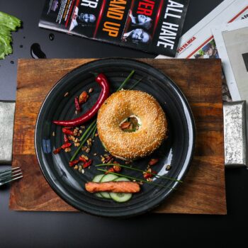 Bagel s uzeným lososem