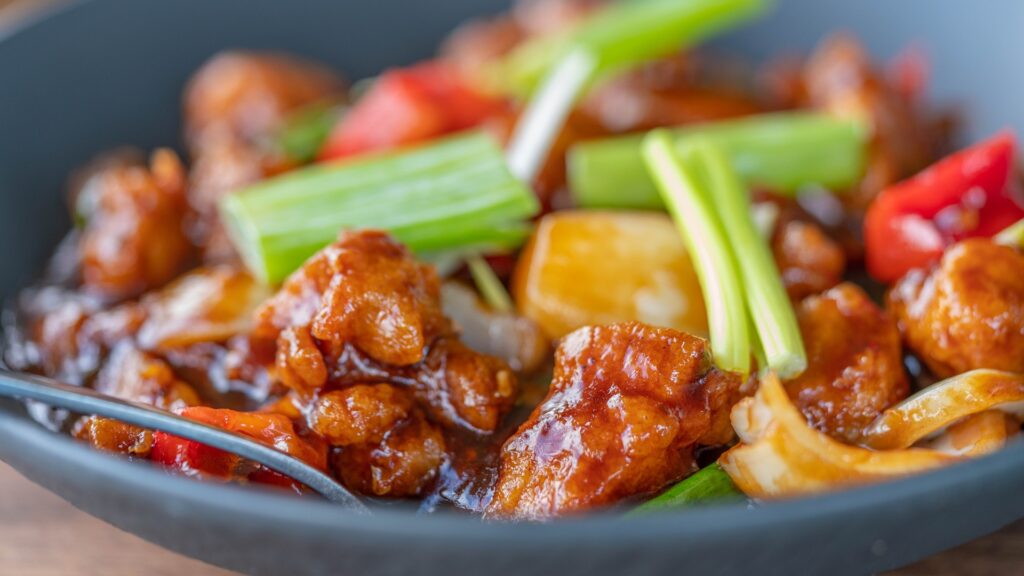 Thajské kuře s chilli a bazalkou