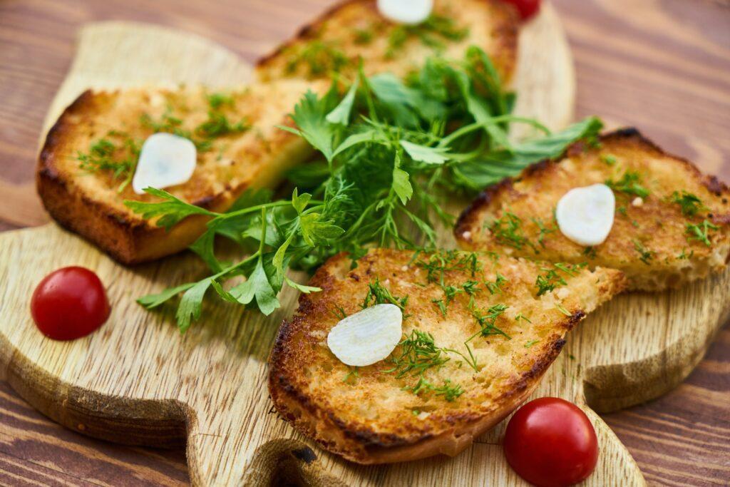 Česnekové toasty