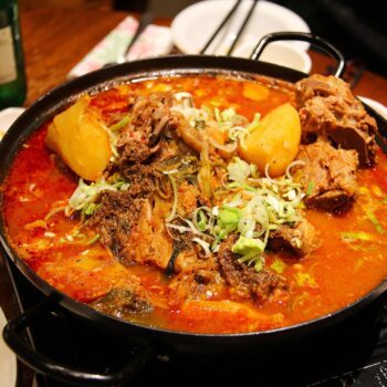 kureci-chilli-v-pomalem-hrnci