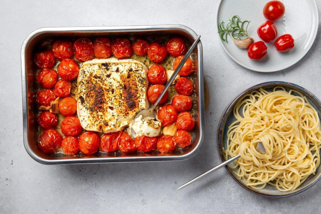ovenbakedfetapastamadeofcherrytomatoesfetacheese