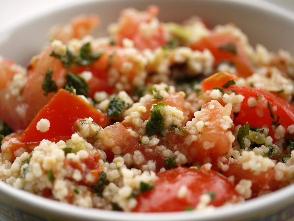 kuskusovy-salat-se-susenymi-rajcaty-a-fetou