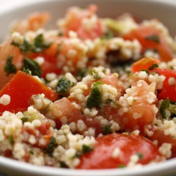 kuskusovy-salat-se-susenymi-rajcaty-a-fetou