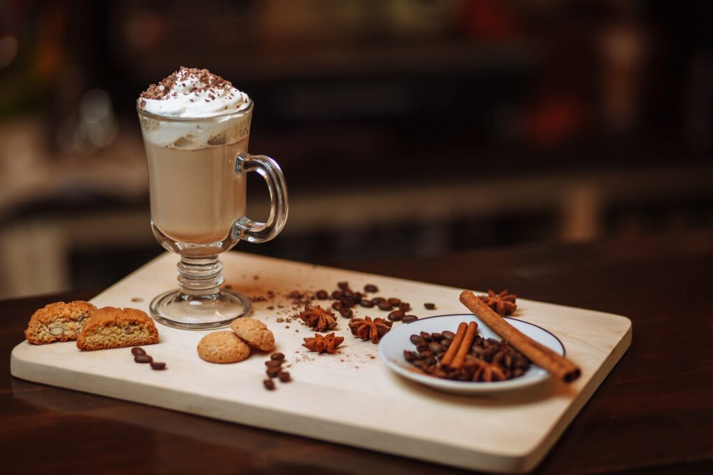 mocha-kava-s-bilou-cokoladou