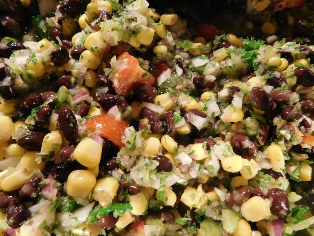 salsa-s-koriandrem-cernymi-fazolemi-a-kukurici
